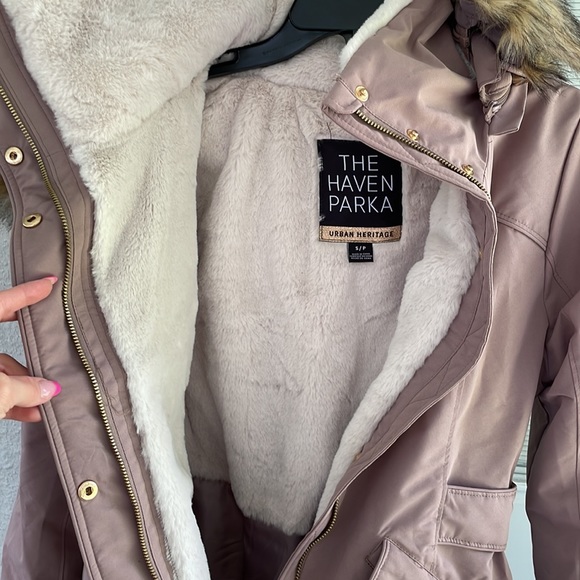 Beautiful thick coat - Picture 7 of 10